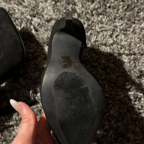 Black dressy high heels - Picture 3 of 4